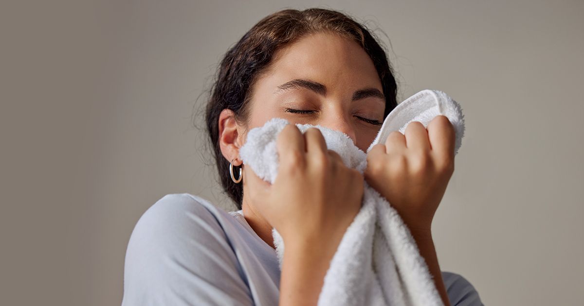 ¿Por qué se utilizan fragancias químicas peligrosas para aromatizar la ropa?