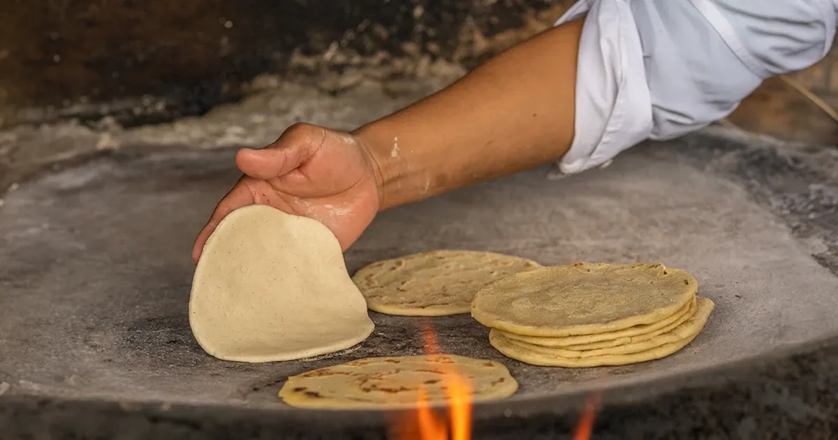 Cómo este proceso tradicional aumenta formidablemente la aportación nutricional de las tortillas de maíz