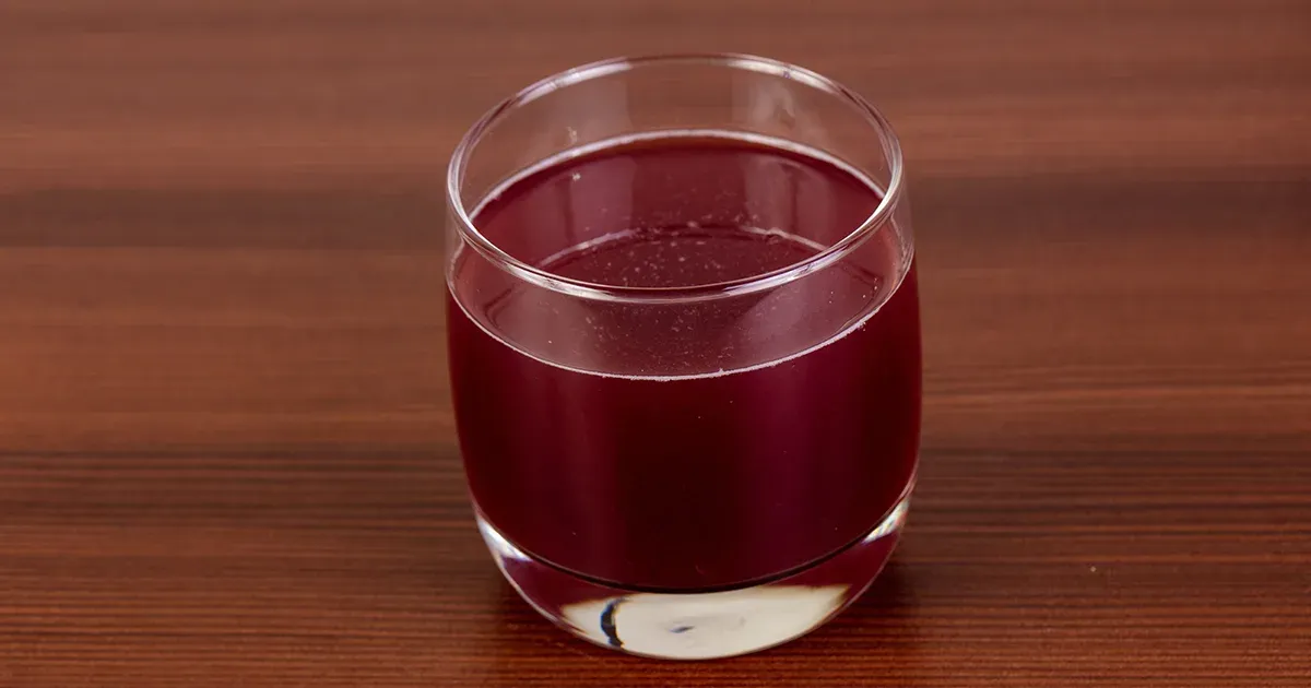 Un vaso de jugo de esta fruta podría reducir la presión arterial y el riesgo de gota