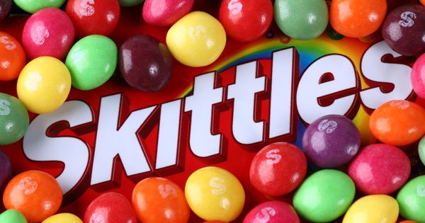 Un posible veneno oculto en dulces y suplementos