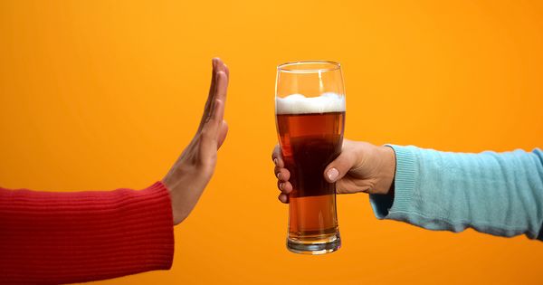 Mercola responde: Consumir alcohol en exceso daña el hígado y el cerebro