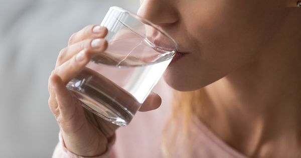 La deshidratación crónica podría acelerar el envejecimiento