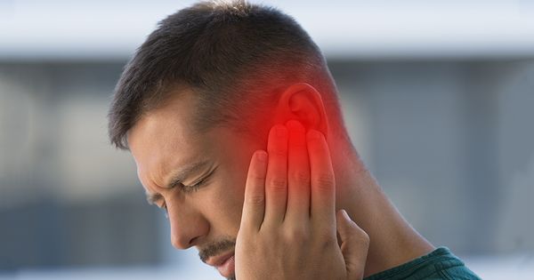 Miles de personas han desarrollado tinnitus después de recibir la vacuna antiCOVID