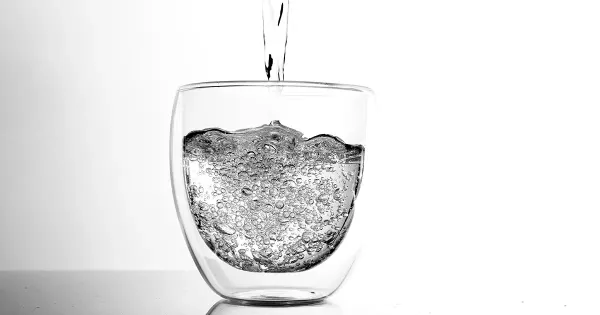 Una mejor opción que beber 8 vasos de agua al día