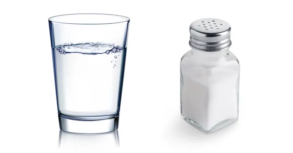 ¿Debería tomar 8 vasos de agua al día y restringir su consumo de sal?